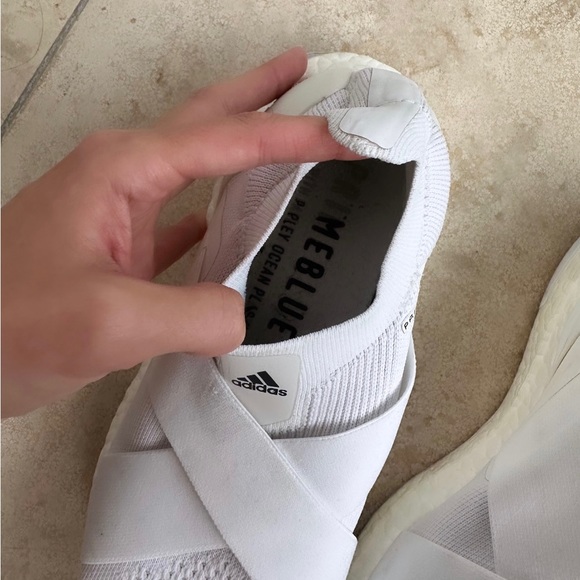 Adidas UltraBoost DNA Cloud - Picture 3 of 3